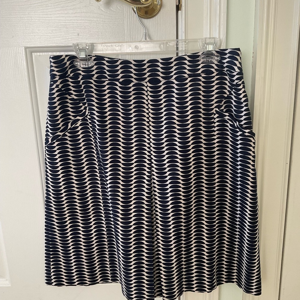 Boden A-line navy/white skirt